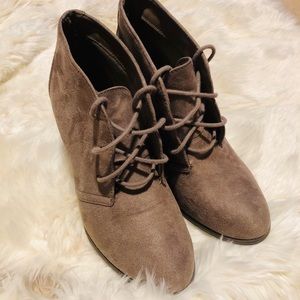 Ankle boots brand Y Not?